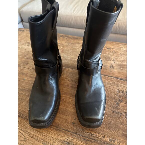Cactus black harness heavy duty leather work boots 8.5
Made in Mexico